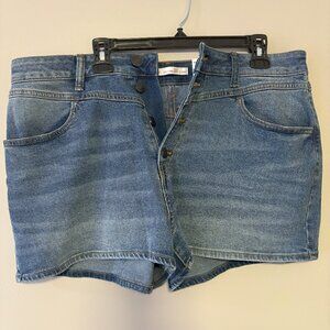 NWT - SO Curvy Mom Short - Sz 17